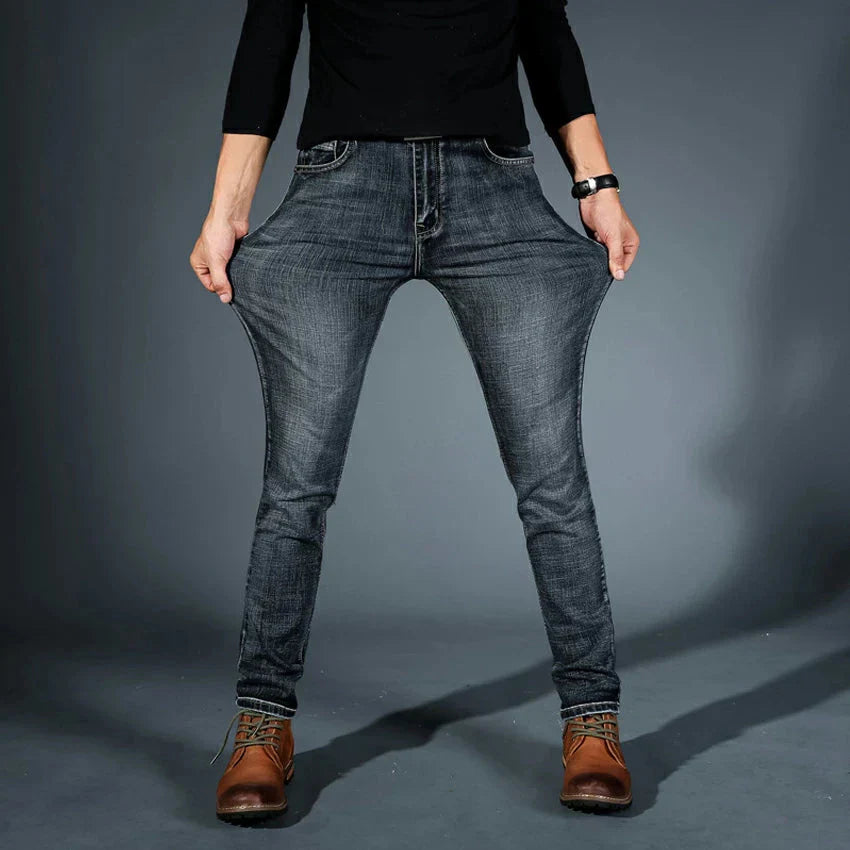 JAMES | Tapered Stretch Jeans