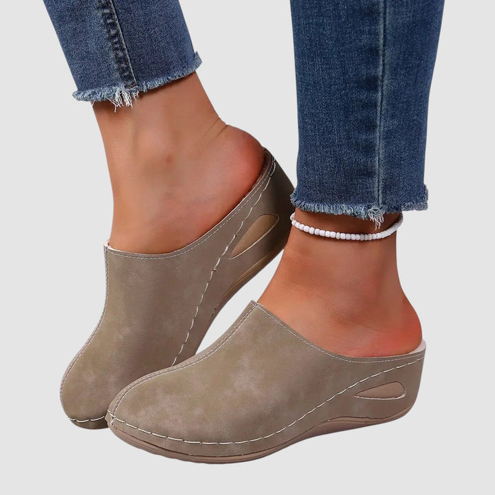 JUNDY | ORTHOPAEDIC SLIP-ON CLOGS