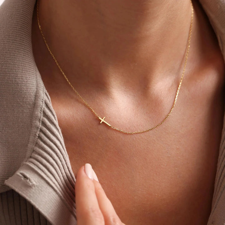ELENA | SIDE CROSS PENDANT NECKLACE
