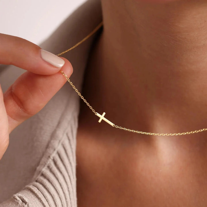 ELENA | SIDE CROSS PENDANT NECKLACE