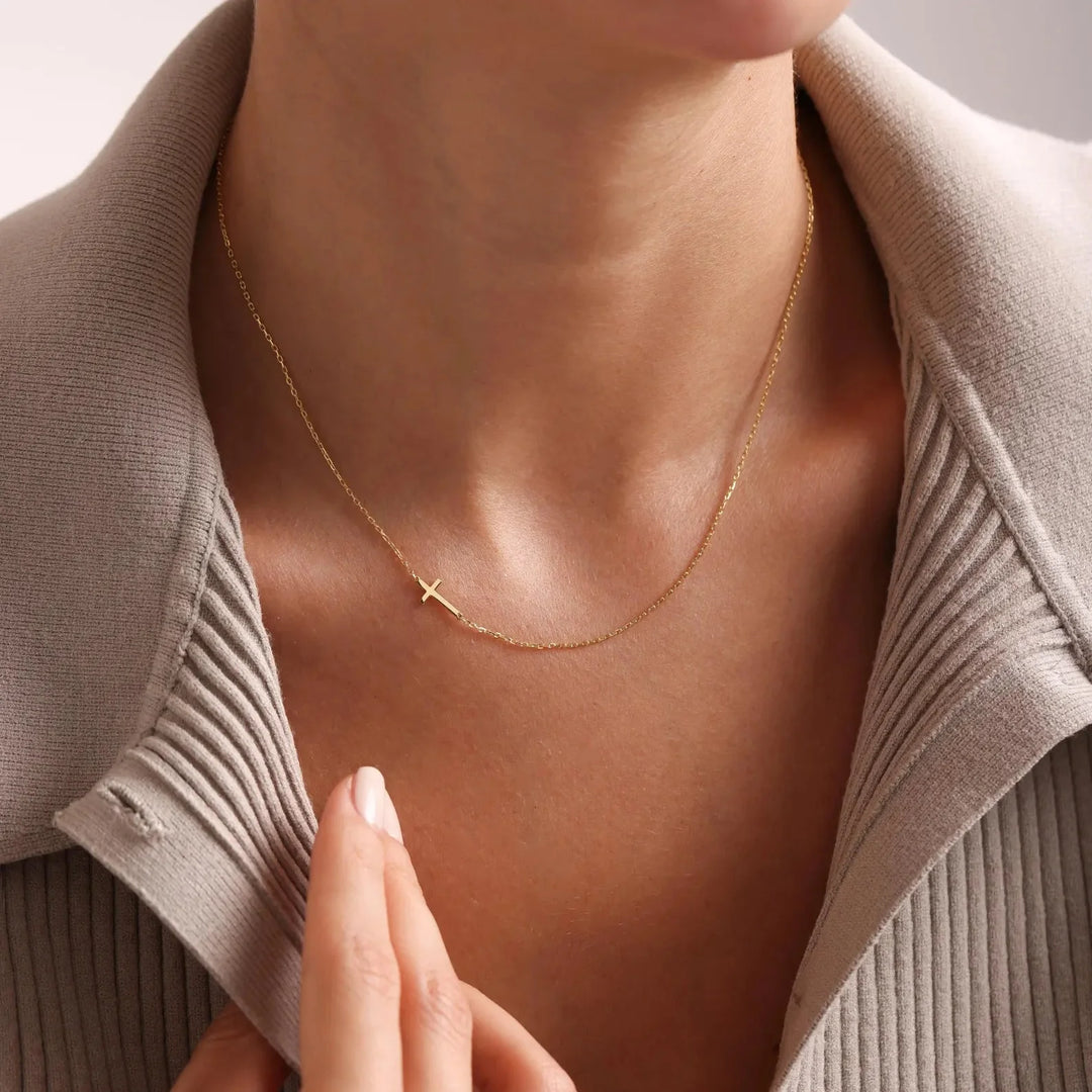 ELENA | SIDE CROSS PENDANT NECKLACE