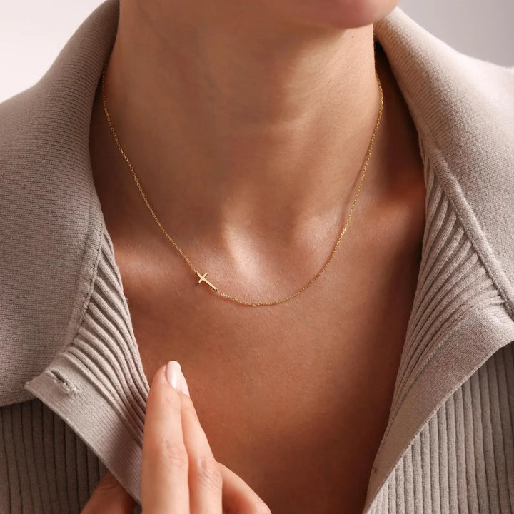 ELENA | SIDE CROSS PENDANT NECKLACE